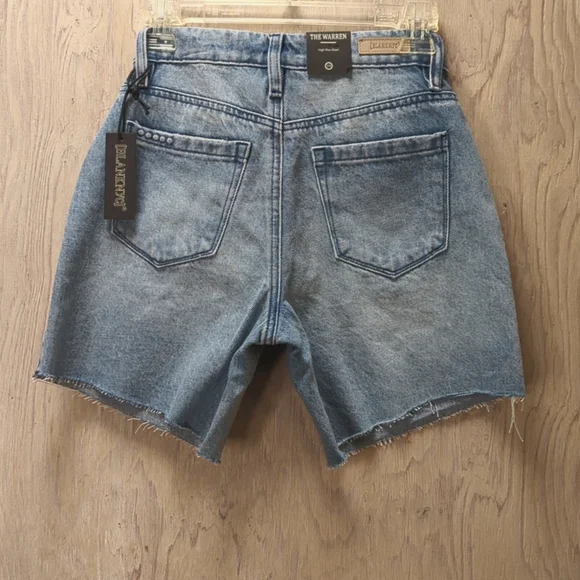 Blank NYC The Warren Distressed Raw Hem Medium Wash Shorts NWT Size 24/0 - Picture 4 of 7